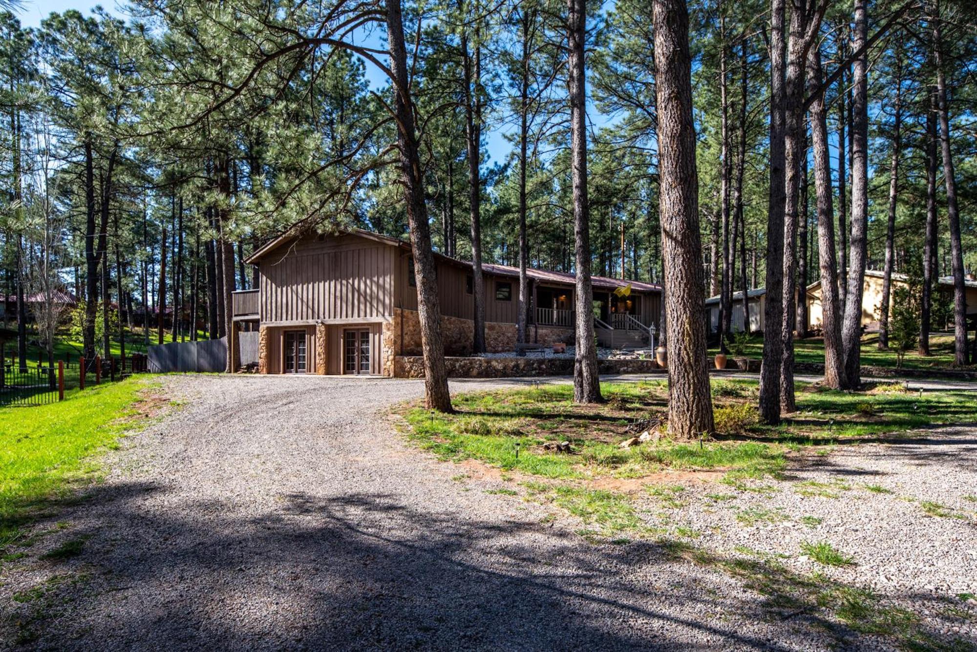 Rustic Pines Retreat Ruidoso Room photo